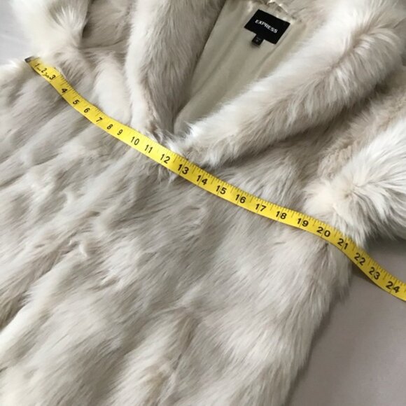 Express Cream Faux Fur Jacket - Picture 10 of 11